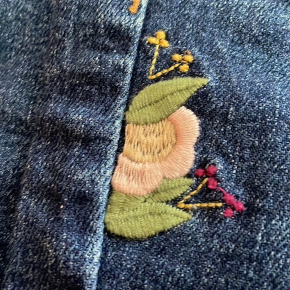Judy Blue embroidered boyfriend jeans - Picture 9 of 10